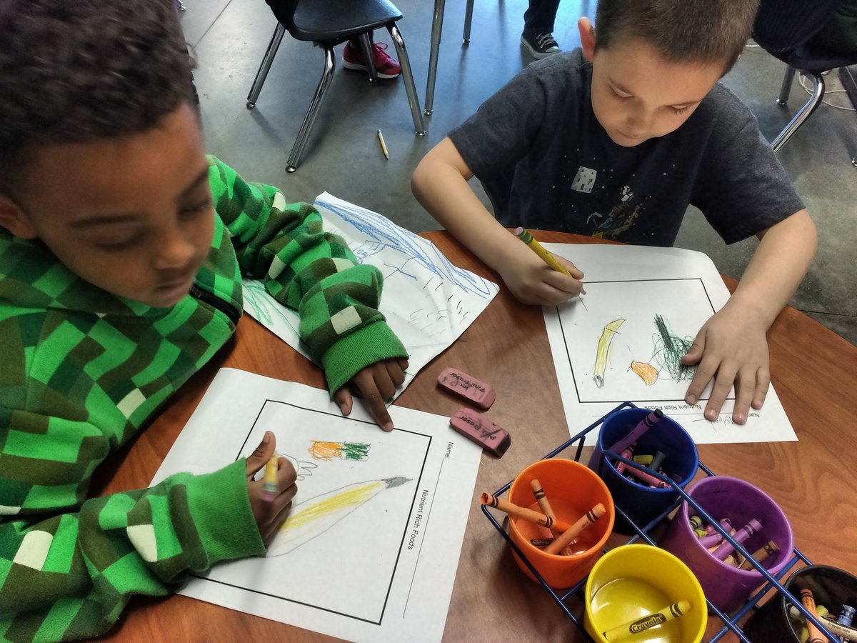kristenmacc's tweet photo. #htecv #Kindergarten Ss learn about nutrient rich food #pbl #deeperlearning https://t.co/xpkxqKIIvh