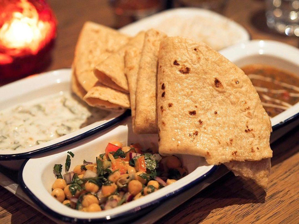 ananyah's tweet photo. Introduction to @CTRGlasgow this evening #BloggingTheRubicon #Indian #Glasgow #Food https://t.co/oFpzjAEUPe https://t.co/sJUguA27Qt