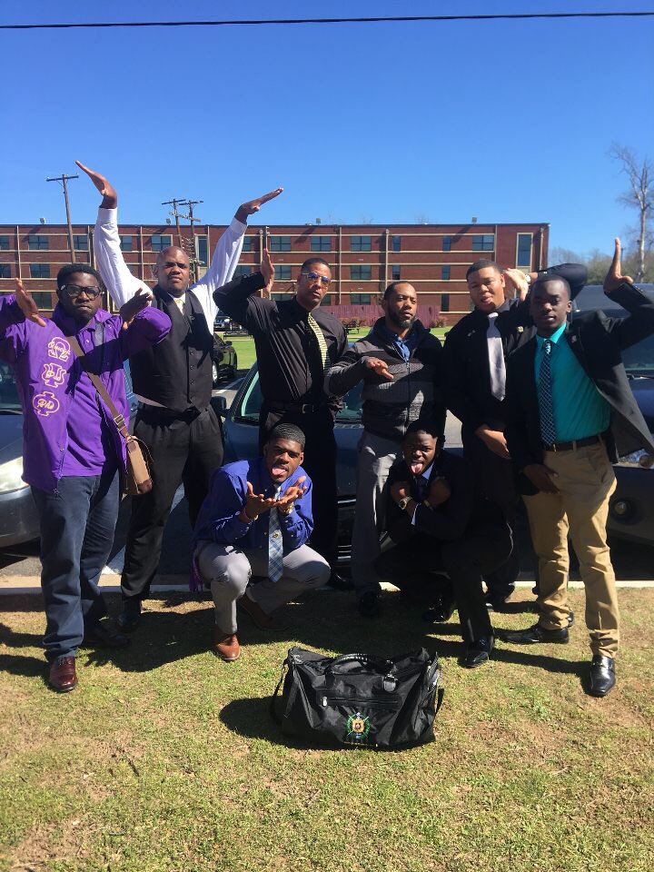 TC_Ques's tweet photo. Incase y'all thought all we do is be owt, We are also the Scholarship Bruhz,Deans List Presidents list and honor roll https://t.co/E9l83N6VrK