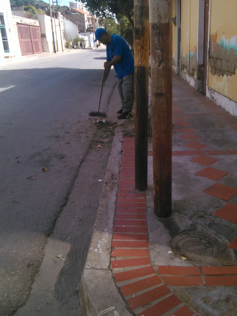 AlcaldiaManeiro's tweet photo. Hemos culminado desmalezamiento y limpieza en Calle Luisa Cáceres de Pampatar ¡Poco a poco pero sin pausas seguimos respondiendo! https://t.co/u4sp6ti9uB
