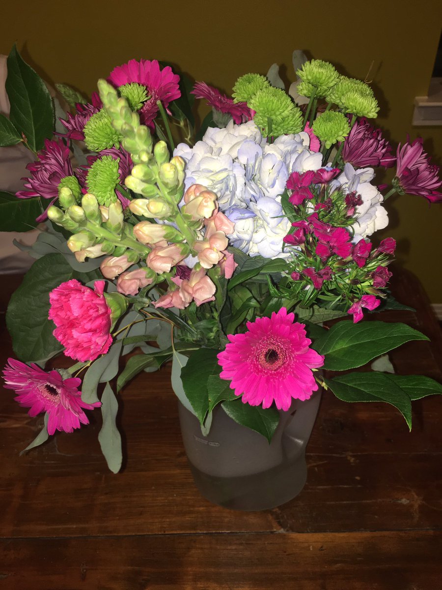 Texas_Women's tweet photo. Does anyone know what the long skinny flowers are that look like asparagus are called? And the pink ones are daisies? Thanks in advance ;) https://t.co/wLo6yrSZvW