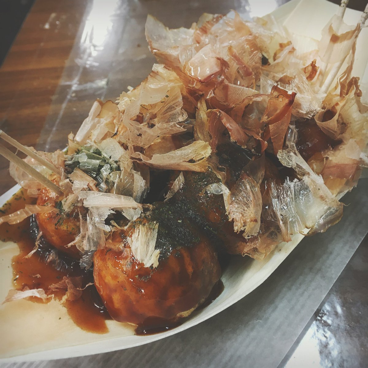 原田悠宇 ティプシーの人 お目当てのたこ焼きは 道頓堀で一番古い歴史をもつ 大たこ で食べて たこ焼き をはさんだ名物 たこせん をアメ村の有名店 甲賀流 で食べた 大阪グルメ たこ焼き たこせん 道頓堀 大たこ アメ村 心斎橋 甲賀流 原田悠宇 ティプシーの人 お目当てのたこ焼きは 道頓堀で一番古い歴史をもつ 大たこ で食べて たこ焼き をはさんだ名物 たこせん をアメ村の有名店 甲賀流 で食べた 大阪グルメ たこ焼き たこせん 道頓堀 大たこ アメ村 心斎橋 甲賀流