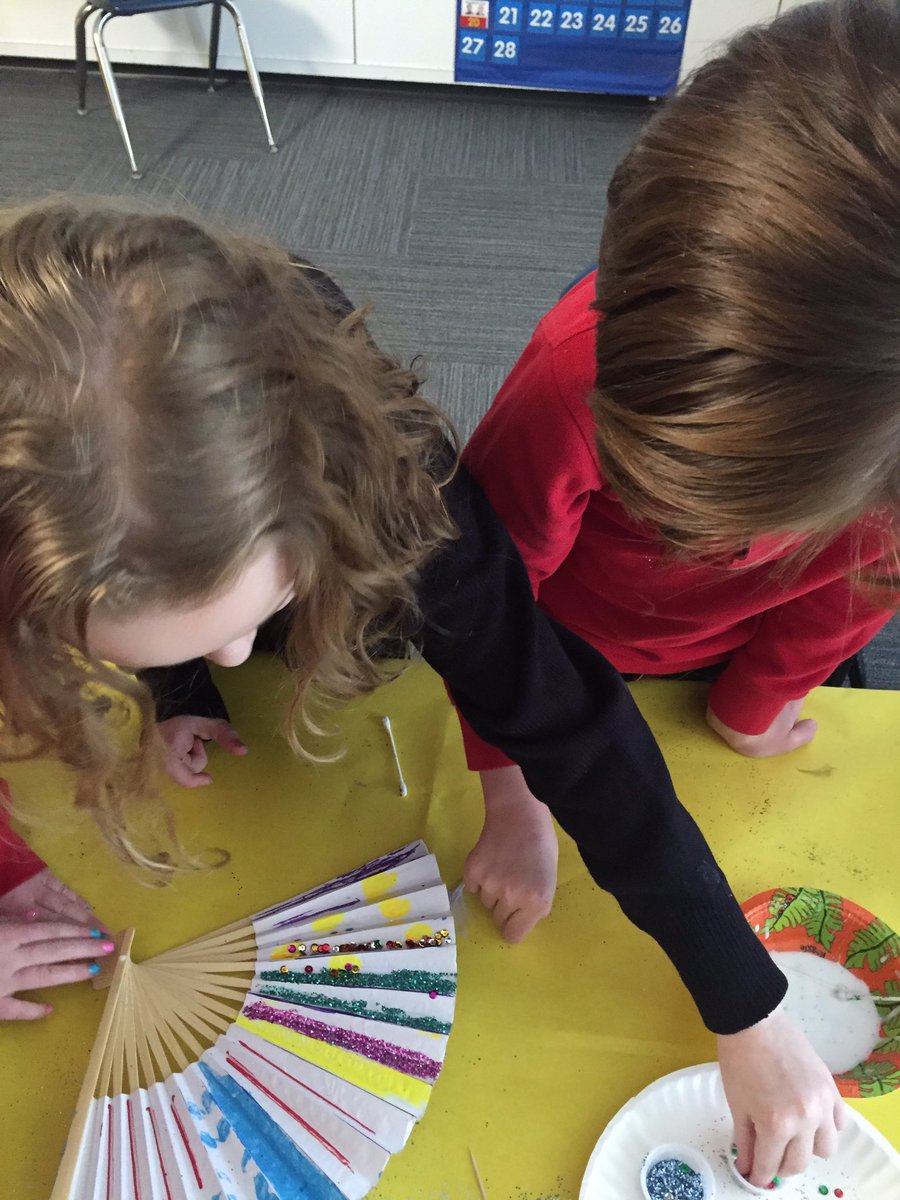 SolisSpanish's tweet photo. Students experimented and engaged in discussion on what works and what doesn't work. Nice work 2nd Grade! #LSMercado. https://t.co/BXHVSSR9c8