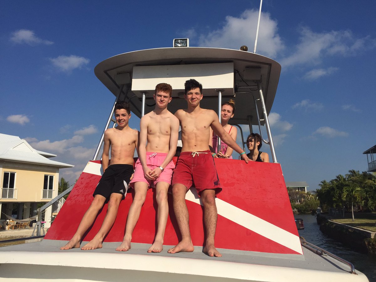 THS_Science's tweet photo. @thomashardye enjoying the sun in #KeyLargo #snorkel #barracuda #fanworm #coral #sponge #seafan with #keysdiver https://t.co/EEj3EFqBFv