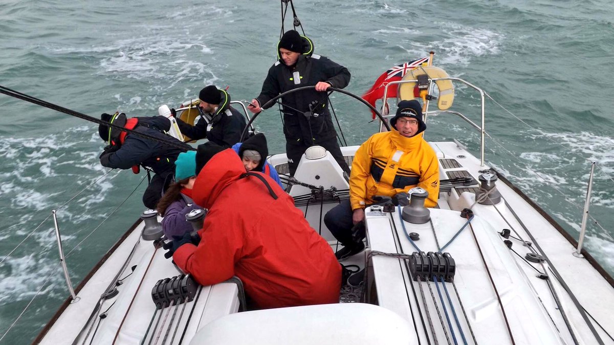 ChannelDash75's tweet photo. 12 Feb. 17: Impressions from the #ChannelDash #Offshore Remembrance ceremony conducted by @GOSTest1999 #RCPYC #IMMHH #CDA #DGSM & #AIDHNC https://t.co/N28AZPyr4k