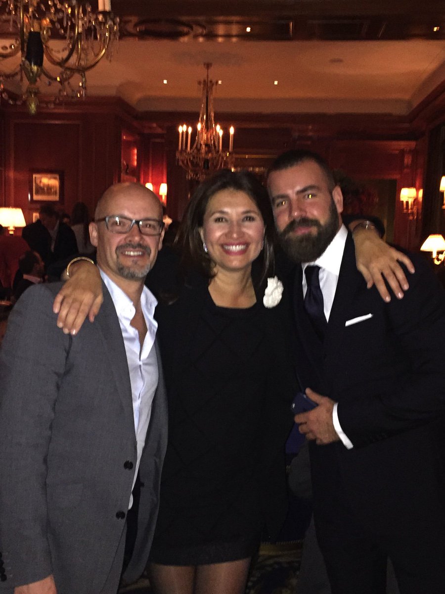 JasmineHubjer's tweet photo. My favourite bar in #Geneva @FSGeneva with Andrew and Pablo, part of our amazing team. https://t.co/osgKgJjlEt