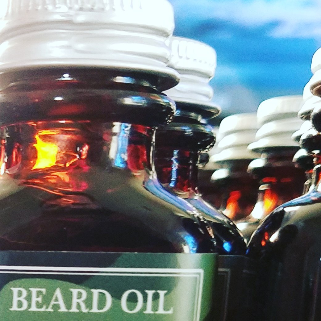 CircleCityBeard's tweet photo. #circlecitybeardco #staytuned #foragoodcause #comingsoon #beardoilshop #keepindybeard #welikeyourstyle #keepupthebeardwork #shopsmall #boom https://t.co/gpFMDEy1Z4