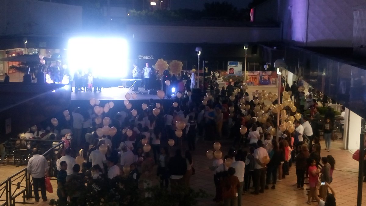 Falta poco por hacer el #LazoDeOroHumano #GraciasPorAmarLaVida