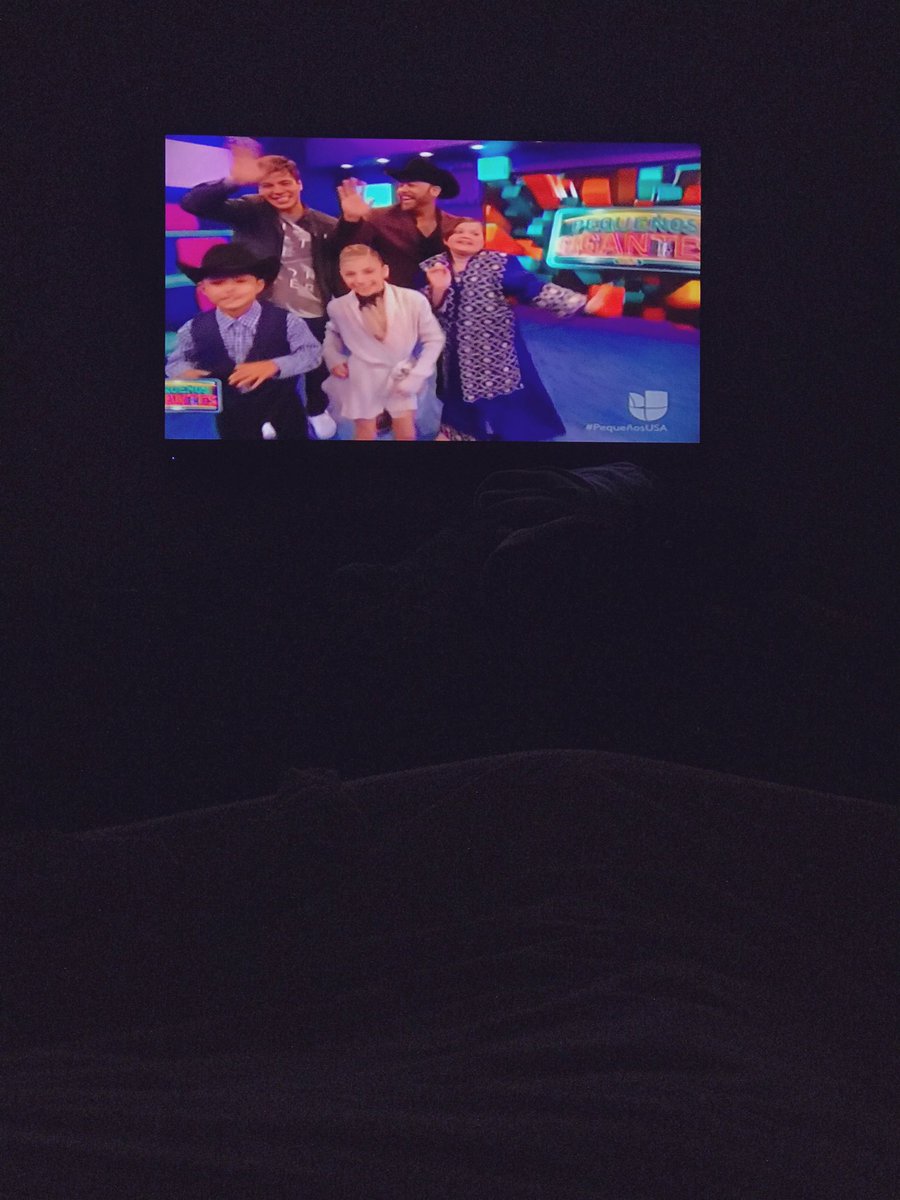 villalobossebas's tweet photo. Tú, yo, viendo @pequenosUSA, piénsalo… 😏. https://t.co/Lx5Aoq6hWM