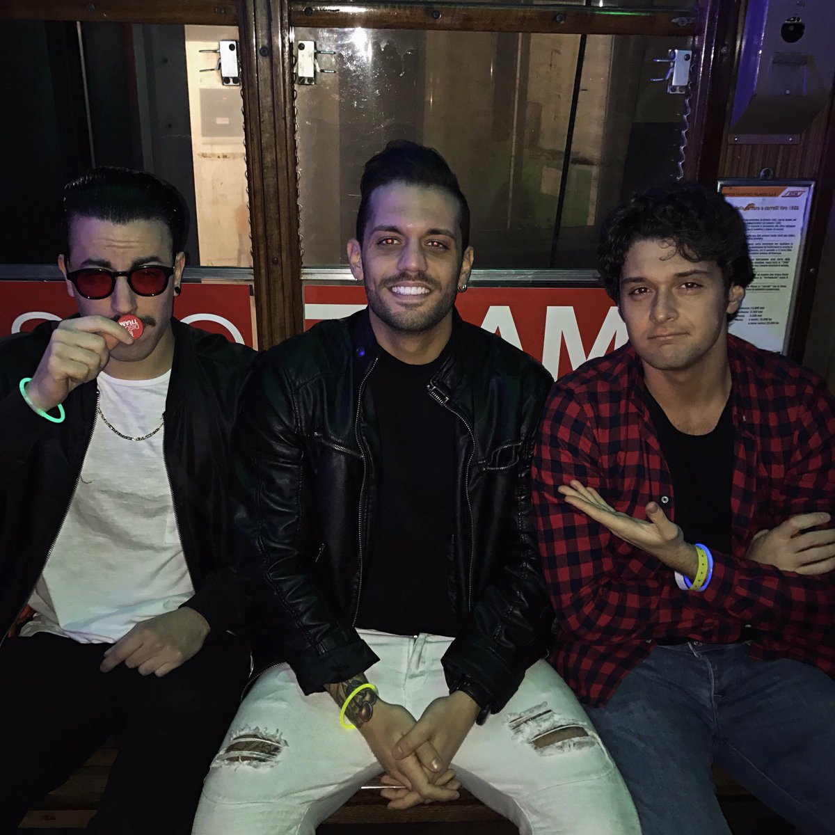 gmvalenza's tweet photo. Quando fare serata in discoteca diventa troppo cheap e allora affitti un tram. #discotram #augurispace @spaceoneandonly https://t.co/cFlPxrlvyG