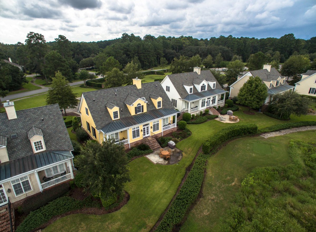 delcherhomes's tweet photo. This #BerkeleyHall golf cottage overlooks the lagoon & 18th green, steps to the clubhouse. #PriceReduced https://t.co/LXGUHgdPP8 https://t.co/mQPzQDQBW3
