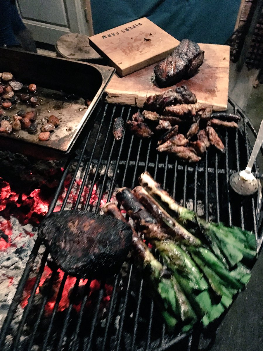 exploringexeter's tweet photo. Lovely evening at @pipersfarm sampling food cooked on @DeanForge's wood burning oven & BBQ pit #Devon #DevonEats https://t.co/7hPPQFu72v