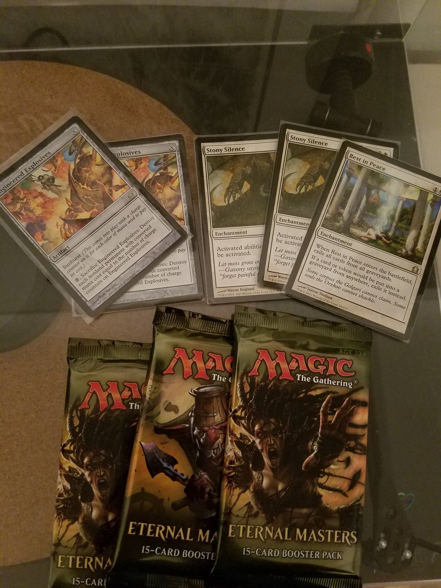_TheRetroDad_'s tweet photo. Picked up some goodies @RIWHobbies yesterday. One deck complete! Onto the next one! #mtg #EternalMasters https://t.co/Ir262O1Y4v