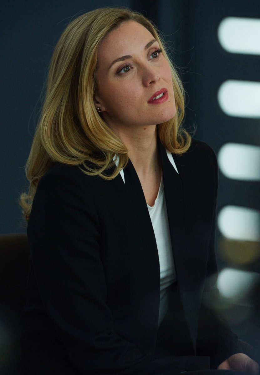 clonemar's tweet photo. I see no difference @OrphanBlack https://t.co/gnboYy46lM