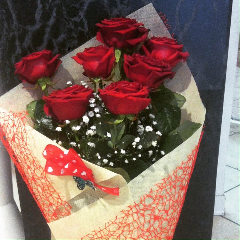 fioraionline's tweet photo. Rose rosse, protagoniste di San Valentino https://t.co/u3Vy6iMxPd