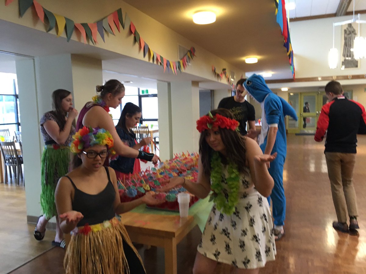 RenStudentLife's tweet photo. Tonight's College Dinner is Fun Under the Sun with mocktails and a surprise performance! @renisoncollege #renisonfamily #1Renison https://t.co/NEcY6n5ujc