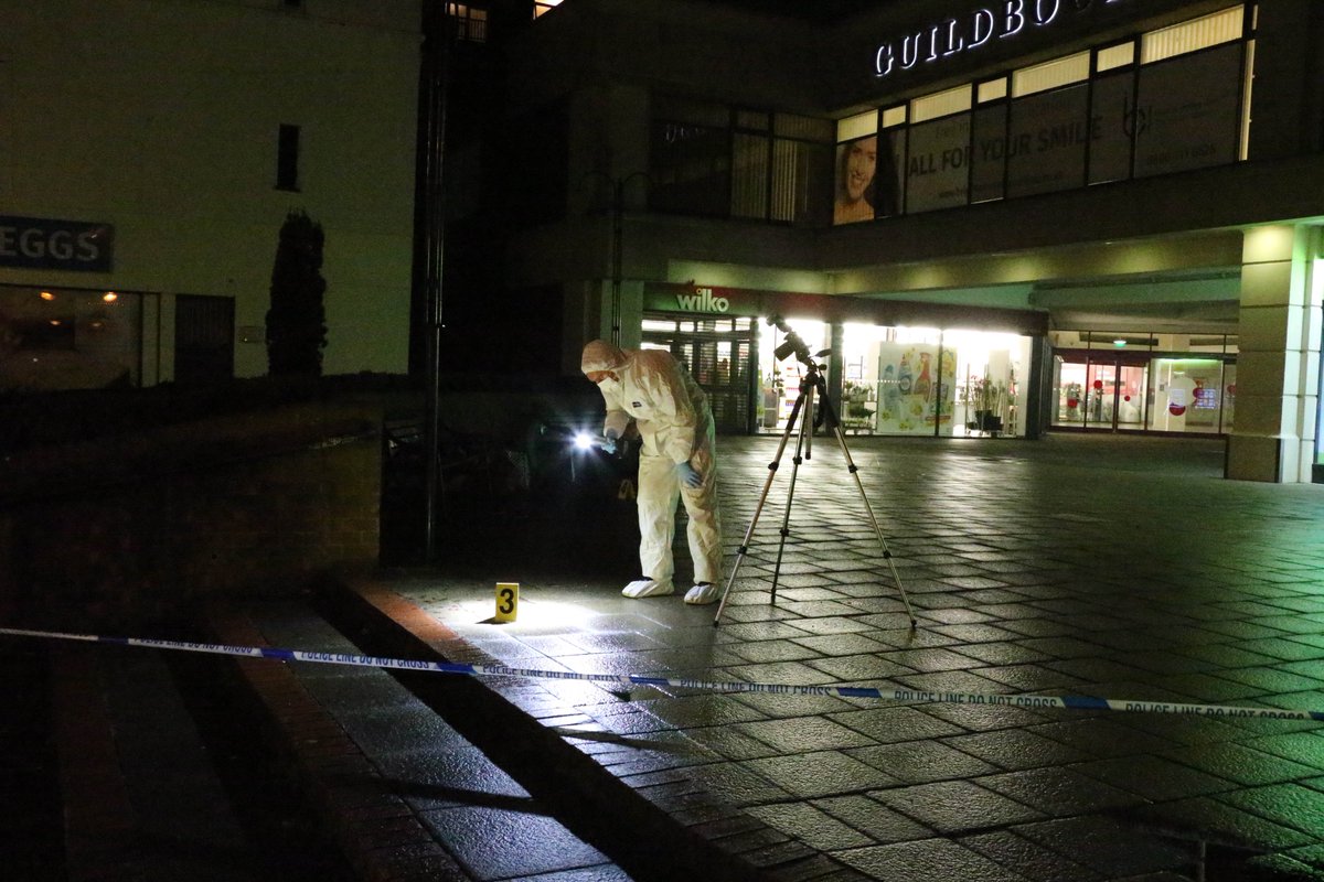 brightonsnapper's tweet photo. Homeless lady attacked in Worthing town centre, very serious GBH with a razor blade, large crime scene, two in custody thank goodness. https://t.co/Jkjdr6Vh1Q