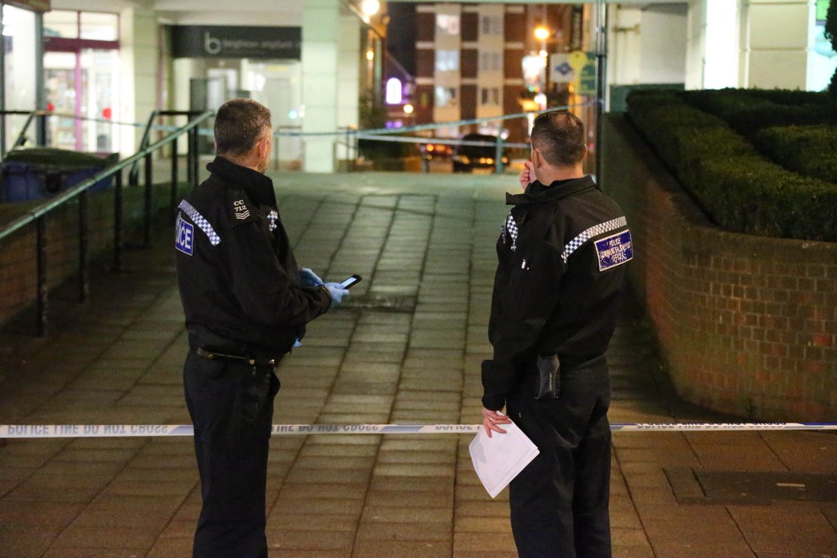 brightonsnapper's tweet photo. Homeless lady attacked in Worthing town centre, very serious GBH with a razor blade, large crime scene, two in custody thank goodness. https://t.co/Jkjdr6Vh1Q