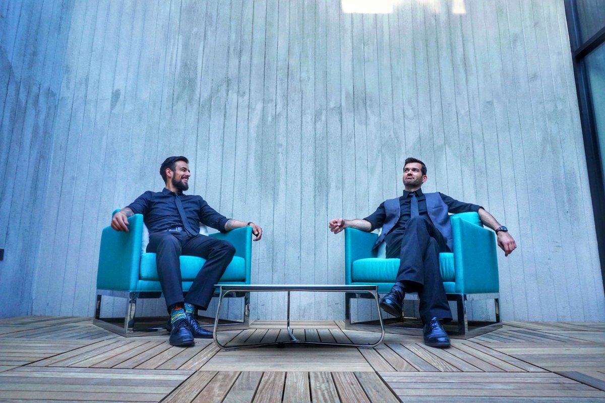 AaronDurr's tweet photo. Jamming with Stephen Haaker tonight on the Redondo Pier at @KincaidsDining 6-9pm! https://t.co/rWZb5GgHYn