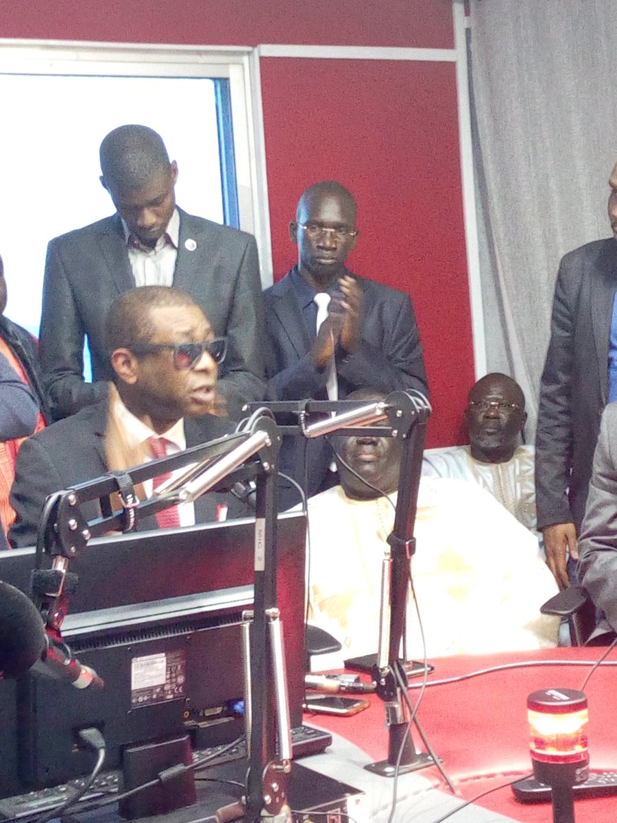 Rfmsenegal's tweet photo. #kebetu Youssou Ndour inaugure le nouveau studio de RFM .Le PDG aux employés."Vous faites ma fierté " @lazoubi @payeaissatou @IbrahimaANNE https://t.co/aFaf8xkOqM