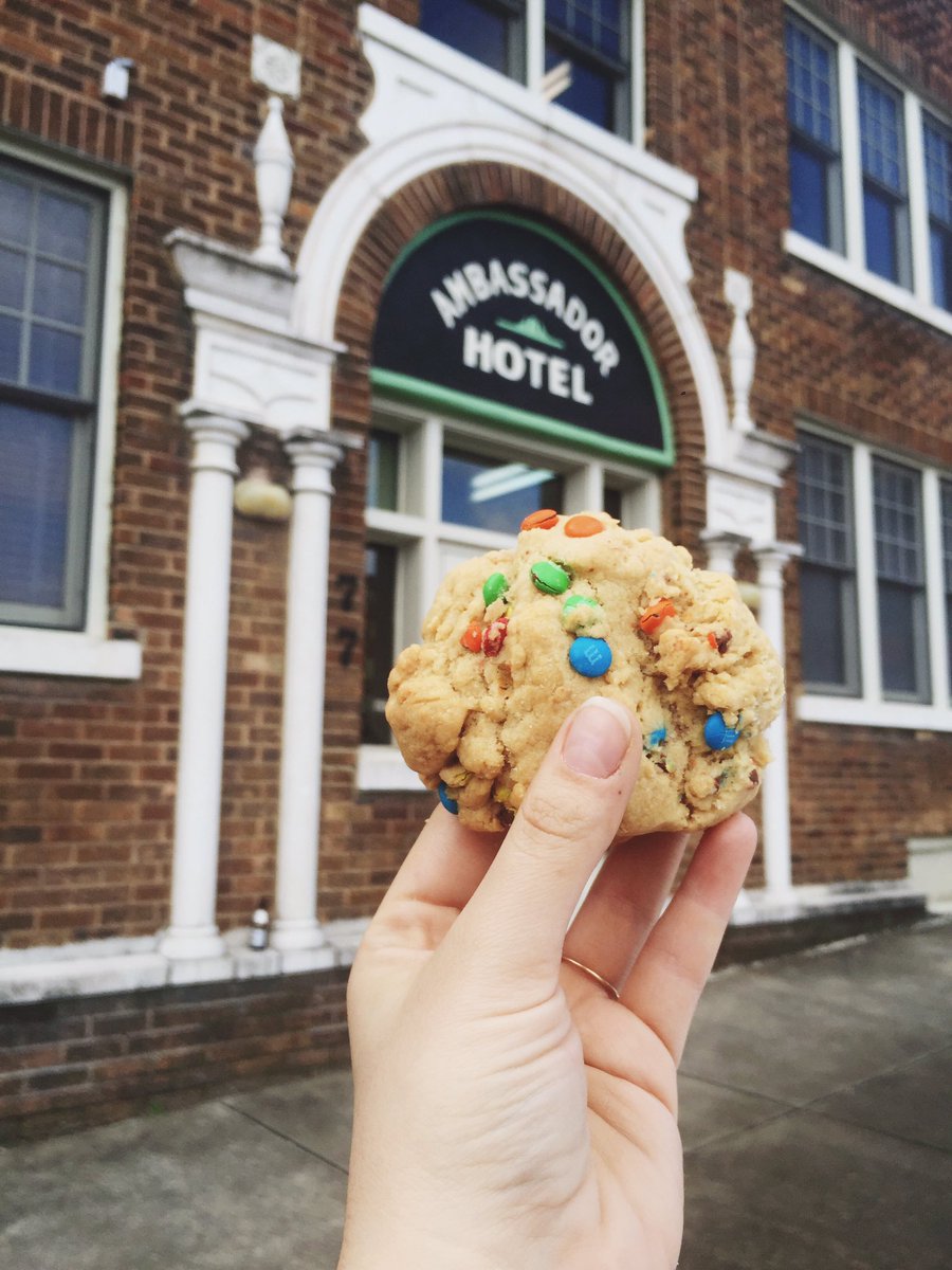 BluffCityCoffee's tweet photo. When M&M cookie is bae 😍
#downtownmemphis #choose901 #ilovememphis #gosouthmain #bluffcitycoffee #cookies #cookiemonster https://t.co/4hQUa46zIT