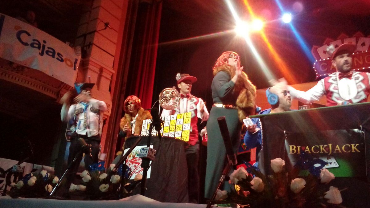 En las tablas del #GranTeatroHuelva la murga #Casinosalgo  #VillanuevaCastillejos #CarnavalColombino2017 Síguelo en directo @soloHuelvaRadio