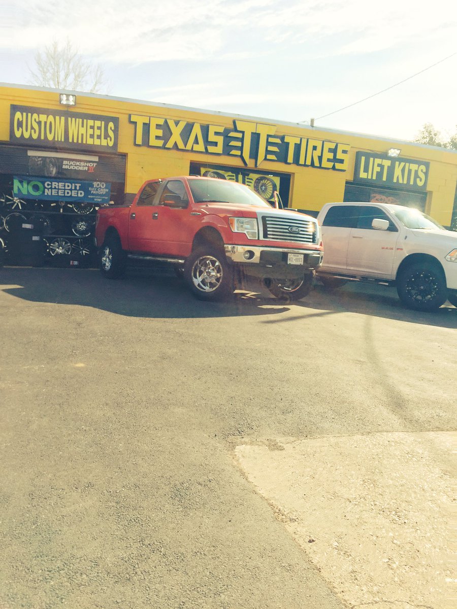 TexasTires14's tweet photo. Happy #HUMPDAY from #TEXASTIRES14 https://t.co/0TWPUY3TvB