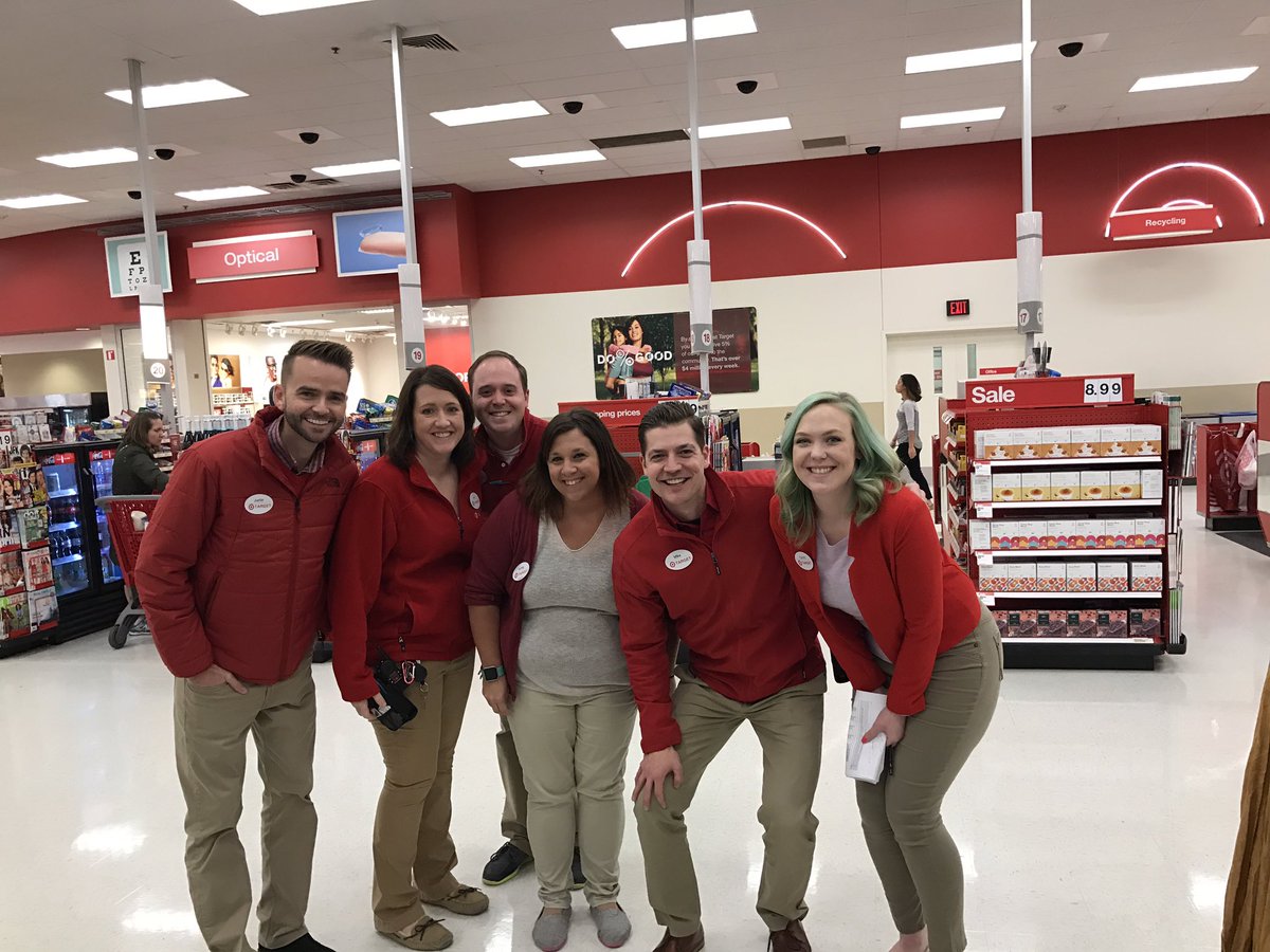 T1903 Warrenville is ready to go when it comes to front of store culture change! #collarpop