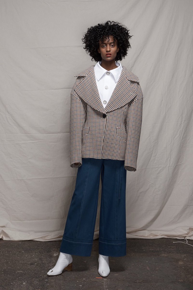deuxhommes's tweet photo. The Great Escape: Claudia Li FallWinter 2017 #nyfw collection review by Malcolm Thomas 
https://t.co/m1oxRC7ax4 https://t.co/NmPV0ExhQN