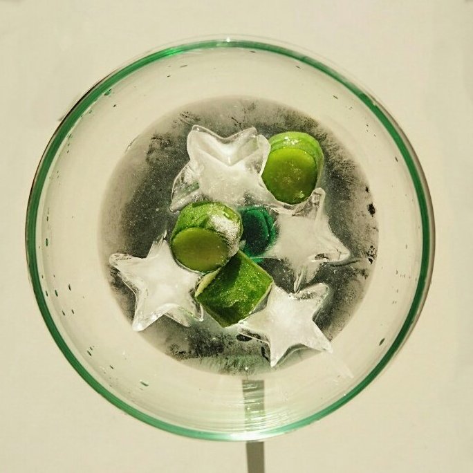 ginjollies's tweet photo. Wow just tried #Tanquary &amp; @FeverTreeMixers with cucumber. Yum! 🍸 quite a difference to lemon/lime @ILoveGindotcom #gintern #gin https://t.co/xWBK3l6Mpx