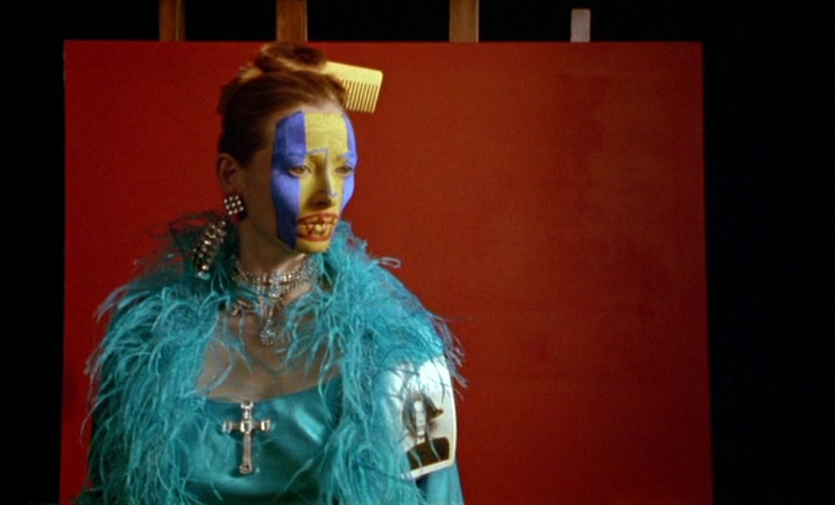 Pherim ティルダ スウィントンがお好きなら 彼女がイギリス時代よく組んだデレク ジャーマンの 愛の悪魔 フランシス ベイコンの歪んだ肖像 をお勧めします Dvd特典では当時駆け出しだった共演者ダニエル クレイグを彼女が指さし こいつはすぐに