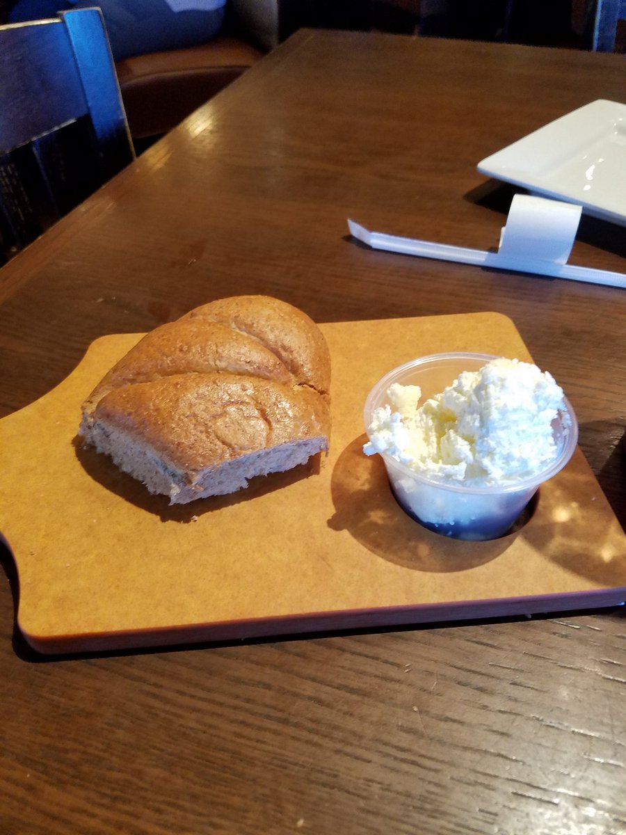 chadridge007's tweet photo. @LongHornSteaks sad i can't get full loaf of bread https://t.co/CjjdSXnHUA