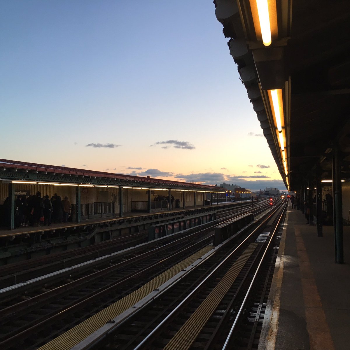 qbtheatre's tweet image. We love our hood. #sunset #queens #wtrain 😘