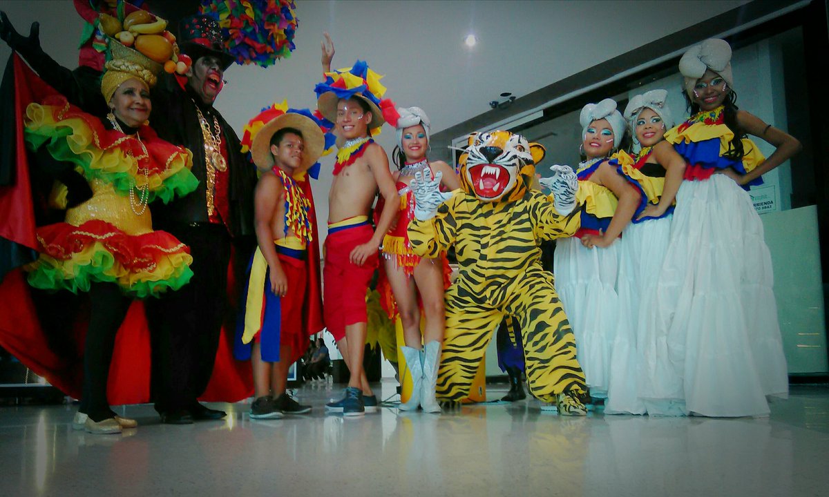 carnavalso's tweet photo. @carnavalso se tomo el Centro Comercial Miramar.
#Promo365
#LaFiestaEsDeTodos https://t.co/xglttkwKpW