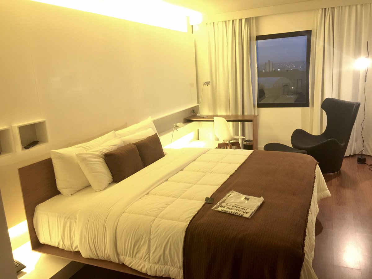 RestoDelMundo13's tweet photo. Cuando llegas a un hotel en Asuncion, Paraguay y te avisan q el hotel abrio ese mismo dia y q sos el huesped N.12 (con remera incluida!) https://t.co/vh0cFGO2ei