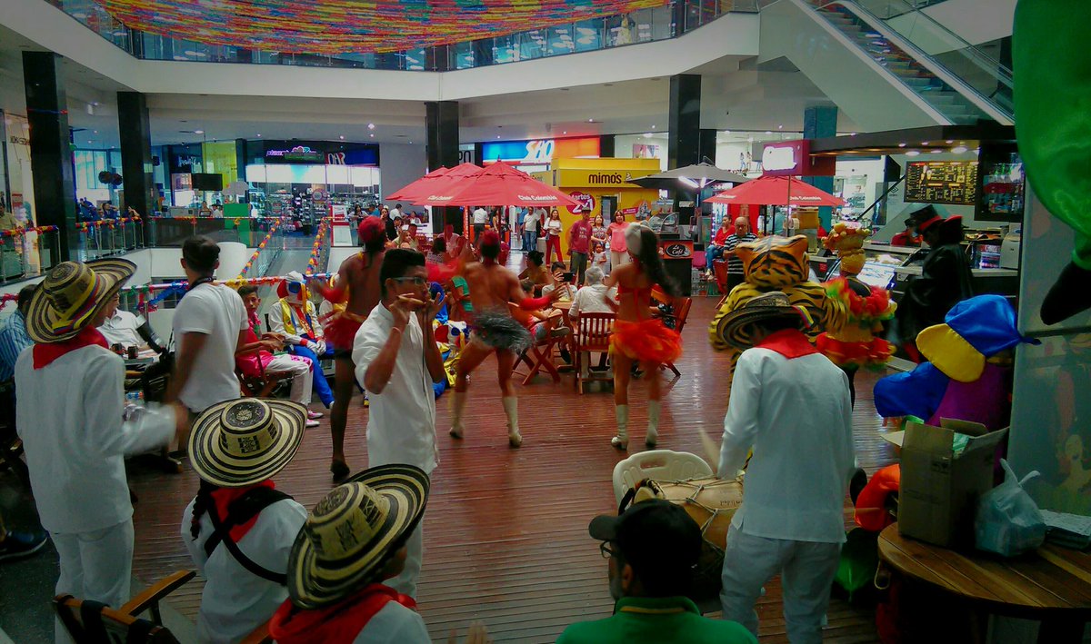 carnavalso's tweet photo. @carnavalso se tomo el Centro Comercial Miramar.
#Promo365
#LaFiestaEsDeTodos https://t.co/xglttkwKpW