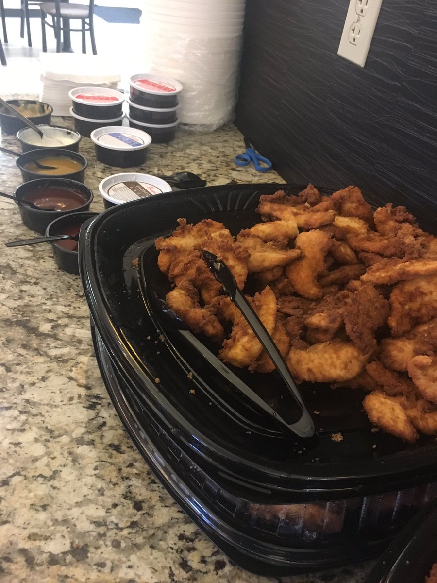 Mizzou_Mafia's tweet photo. Chick-fil-a nomz are ready for you at Townhomes! ๐ #BrooksideLovesYouBackWeek https://t.co/2bJdDIJ8Lr