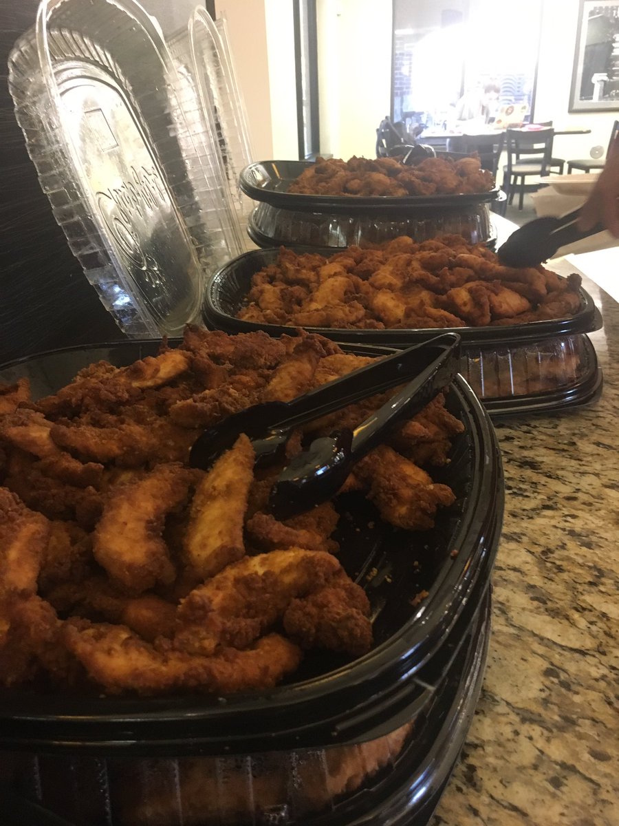 Mizzou_Mafia's tweet photo. Chick-fil-a nomz are ready for you at Townhomes! ๐ #BrooksideLovesYouBackWeek https://t.co/2bJdDIJ8Lr