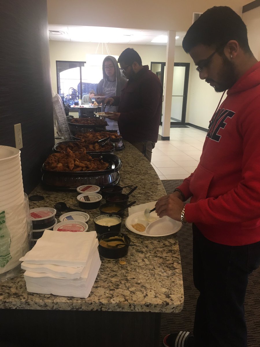 Mizzou_Mafia's tweet photo. Chick-fil-a nomz are ready for you at Townhomes! ๐ #BrooksideLovesYouBackWeek https://t.co/2bJdDIJ8Lr