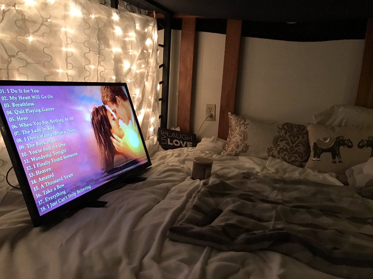 chefshahan's tweet photo. So I made my girlfriend a fort for Valentine's Day. It was like a mini getaway. https://t.co/S3VaiN6v3V