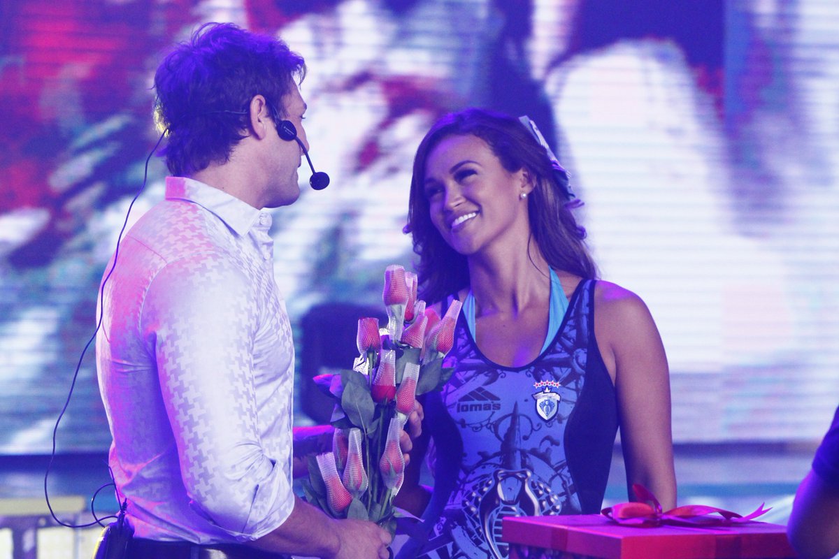 estoesguerra_tv's tweet photo. Ayer, Nico sorprendió a Angie con unos lindos detalles 💙😀 RT si te gustó 

#YoElijoEEGDV https://t.co/9imvt39JBC