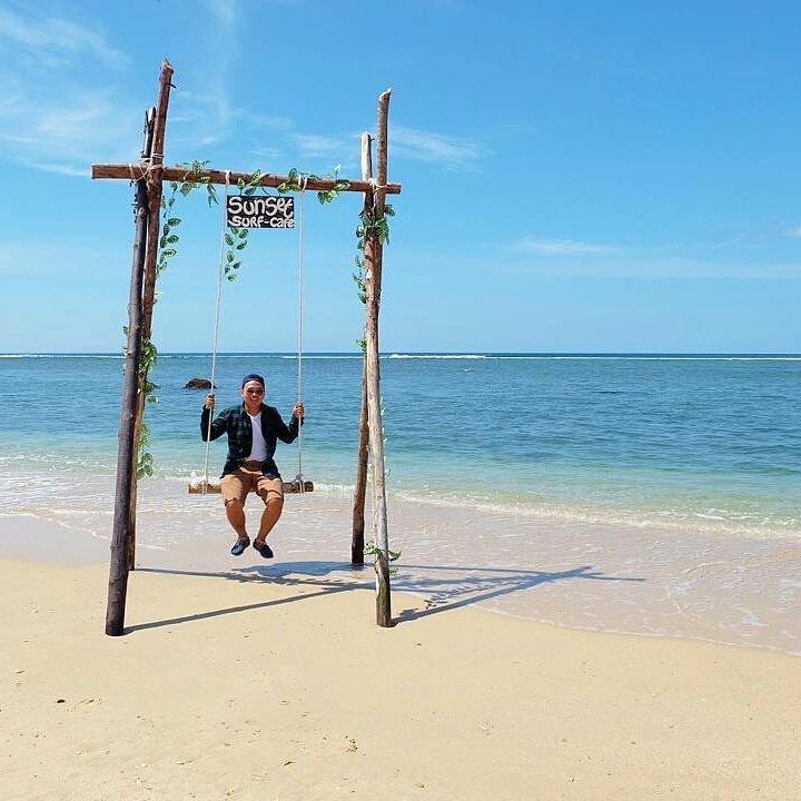 wisataacehID's tweet photo. Tidak perlu jauh-jauh ke Gili Trawangan, di Aceh juga ada ni ayunan pinggir pantai. @adhanio

Loc: Lhoknga, Aceh Besar 
#pesonaindonesia https://t.co/zRpJyvONDn