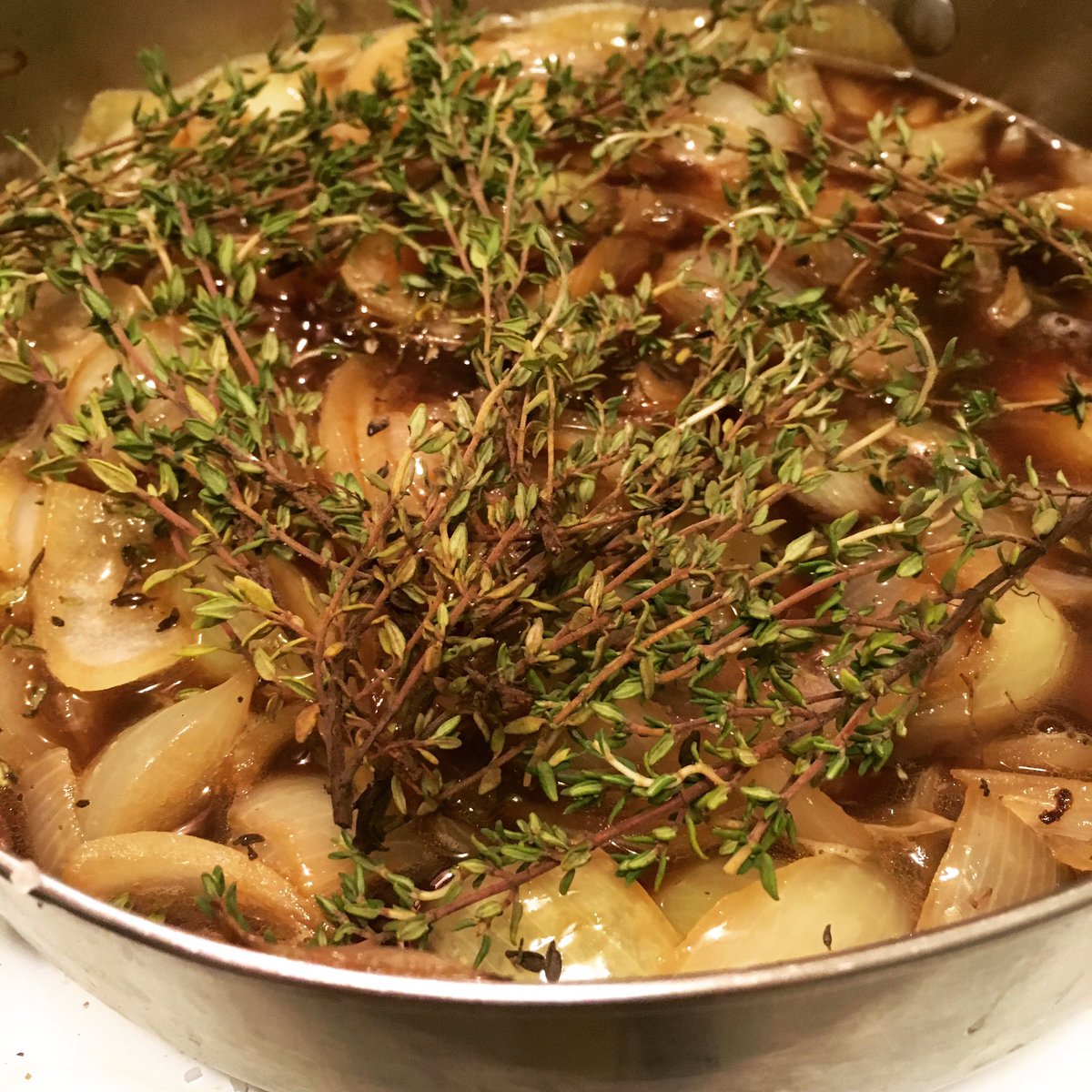 KitchenSprout's tweet photo. #HomeChef #PulledPorkShoulder #ComfortFood #LowNSlow #Onions #Garlic #Thyme #Guinness #Foodporn #Friends #GoodEats #GoodTimes #WineWednesday https://t.co/Wj5dv4jA2T