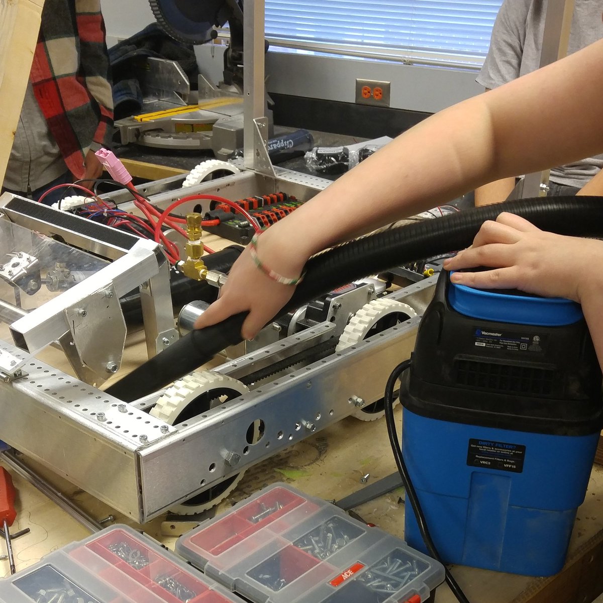 A clean robot is a happy robot! 🚿 #omgrobots #fairbotics