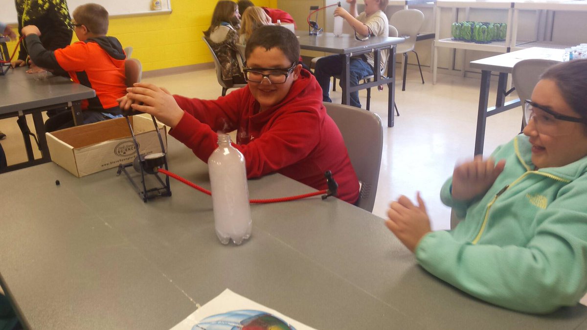 mes_bulldogs's tweet photo. Ms. @MonicaGAllen4 up to her elbows  in 🖐hands on learning! Digging in deep for student engagement! @McDowell590 #mcdowellinspires https://t.co/0wZ42JeqF8