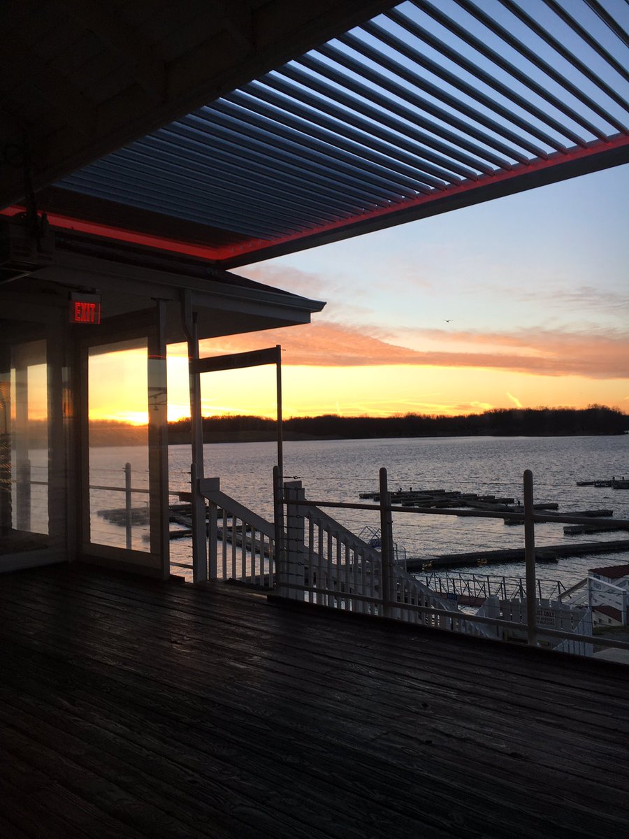 Westfield_WB's tweet photo. Seafood, sunsets, &amp; jazz aboard the love boat this evening with @Carmel_WB at @RicksBoatyard #trilogycruiselines @TrilogyLiving ⚓️🚢🎶 https://t.co/jfAqfuXTd5