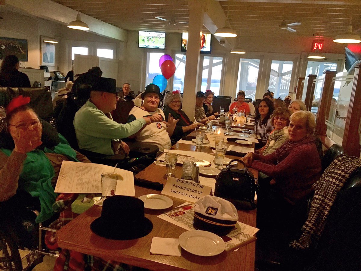 Westfield_WB's tweet photo. Seafood, sunsets, &amp; jazz aboard the love boat this evening with @Carmel_WB at @RicksBoatyard #trilogycruiselines @TrilogyLiving ⚓️🚢🎶 https://t.co/jfAqfuXTd5