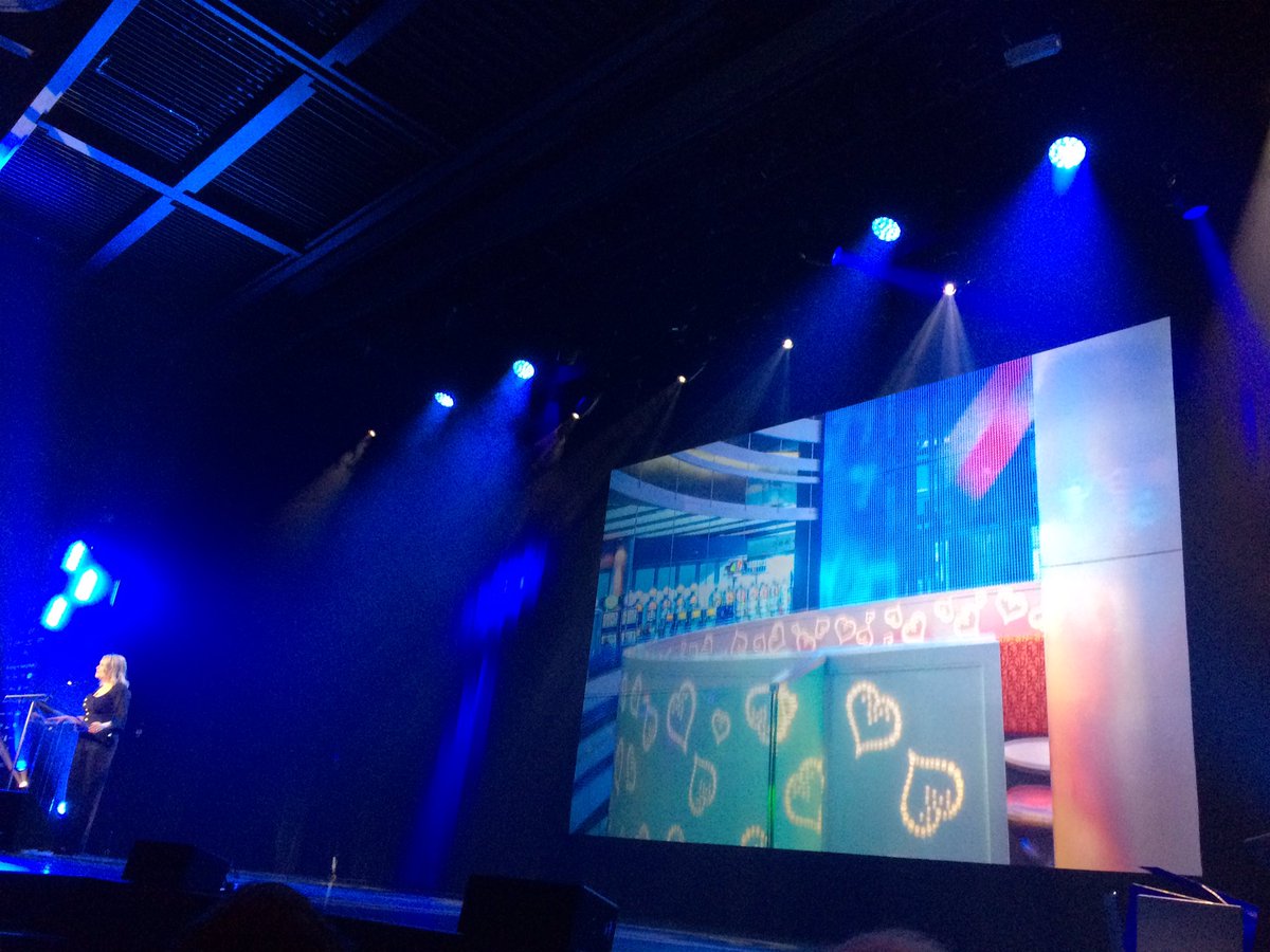 DesignMontreal's tweet photo. Toute l'équipe est présente à la grande soirée du design #GPD10 https://t.co/ZneRFqY834