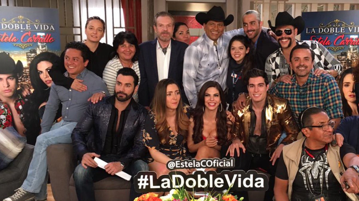 daniel_pasos's tweet image. Con el equipo de #LaDobleVidadeEstelaCarrillo