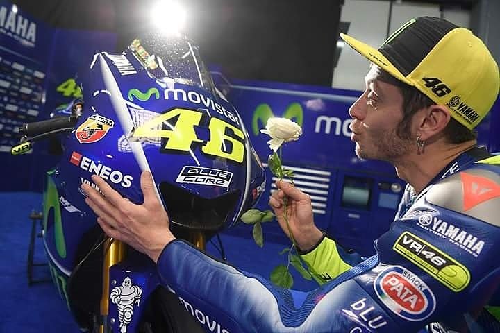 AndreaBuga96's tweet photo. "38 anni fa il tuo destino era già scritto: diventare il più grande di tutti!" AUGURI VALE 💛💙
#legend #MotoGP #vr46 @valeyellow46 https://t.co/ZEUp95kehU